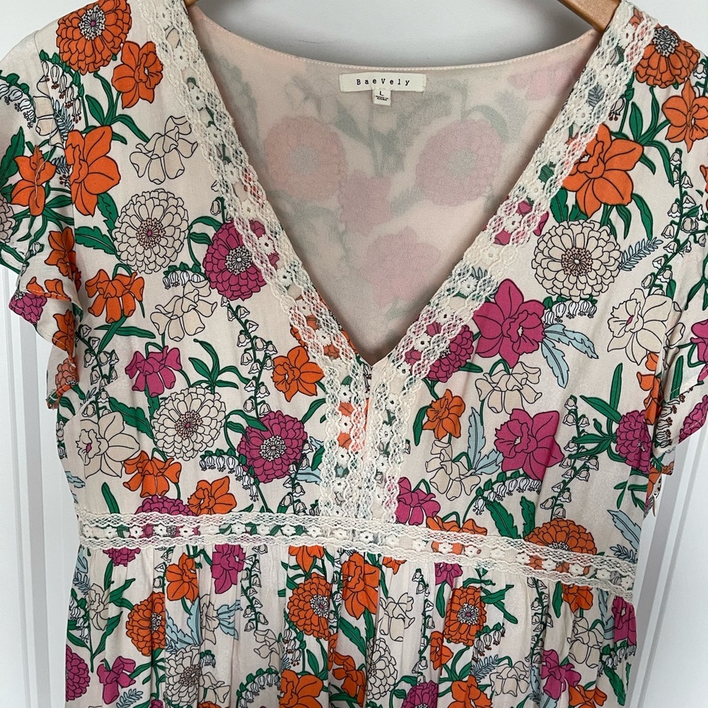 Floral V-Neck Maxi Dress - Picture 7 of 8